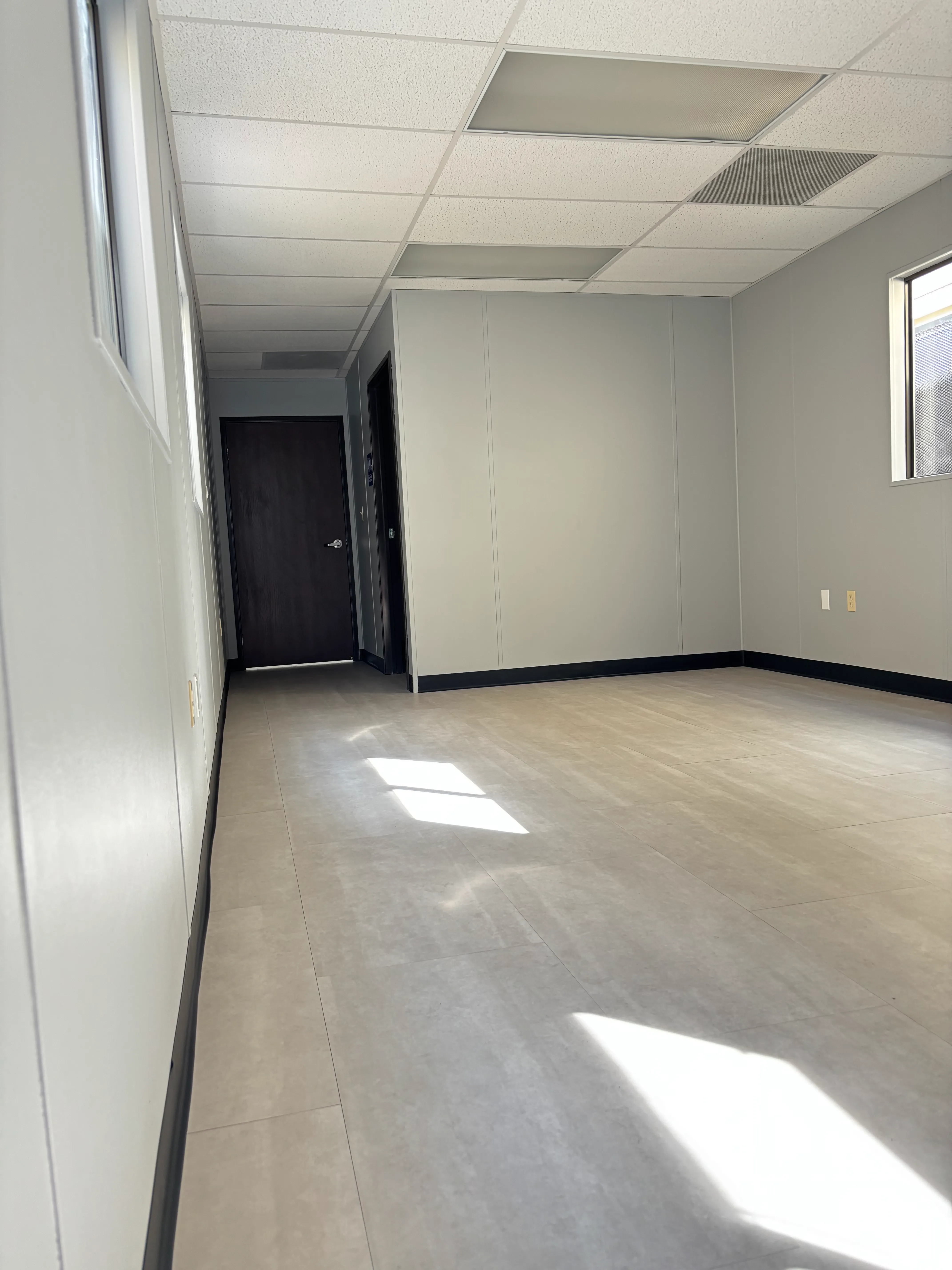 12' x 56' Office image 4