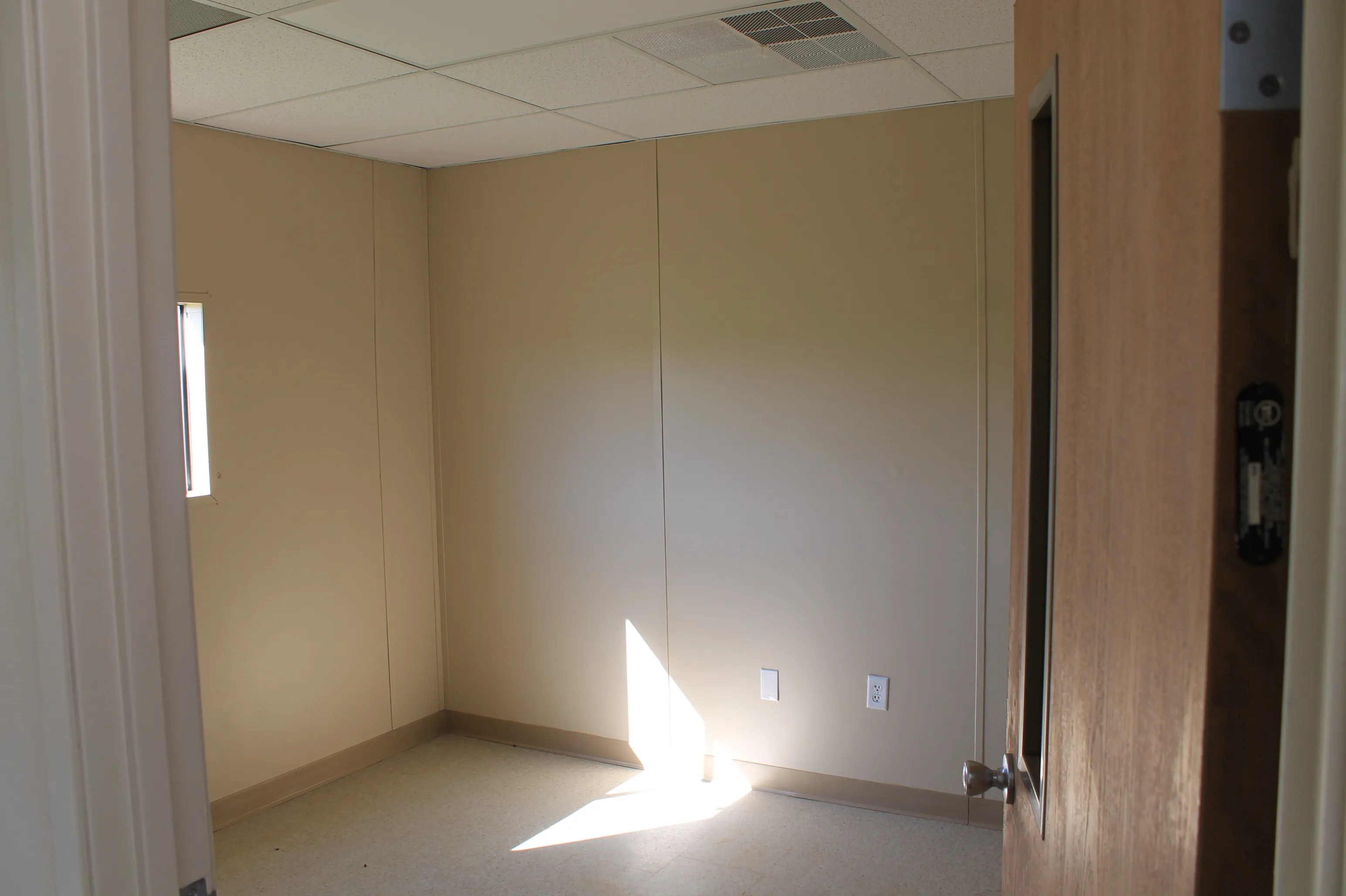 36' x 60' Office image 8
