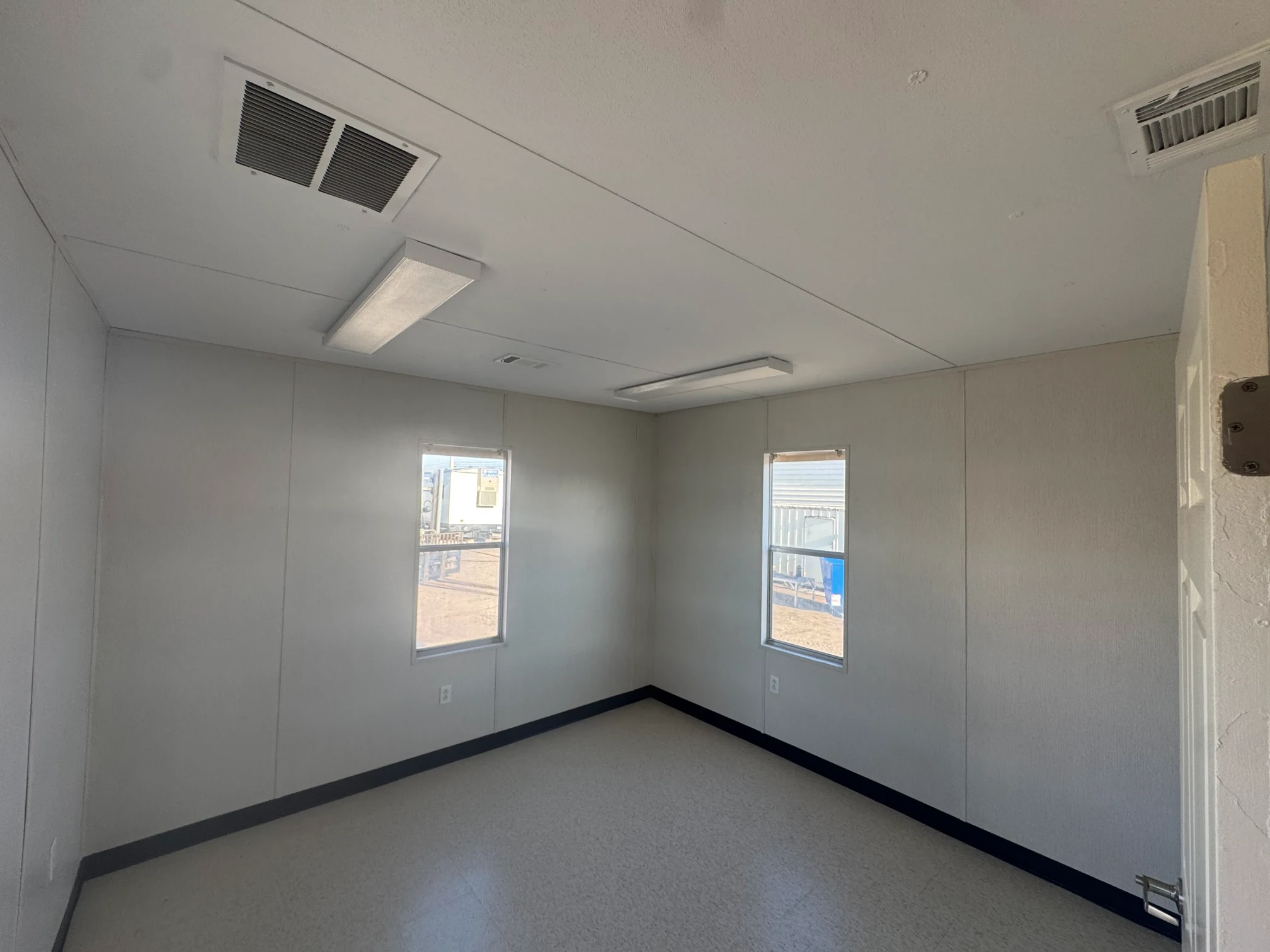 12' x 44' Office image 10