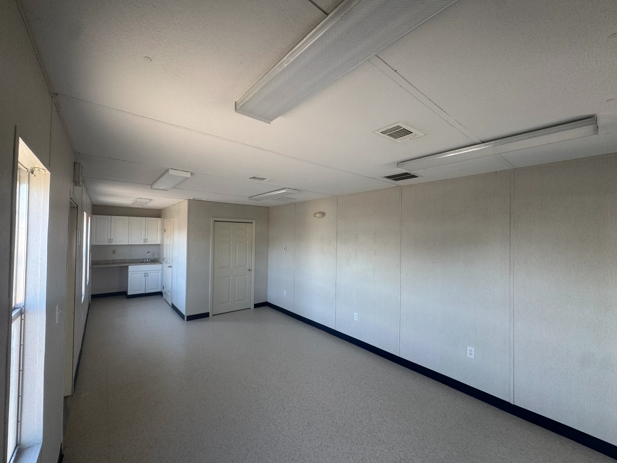 12' x 44' Office image 5