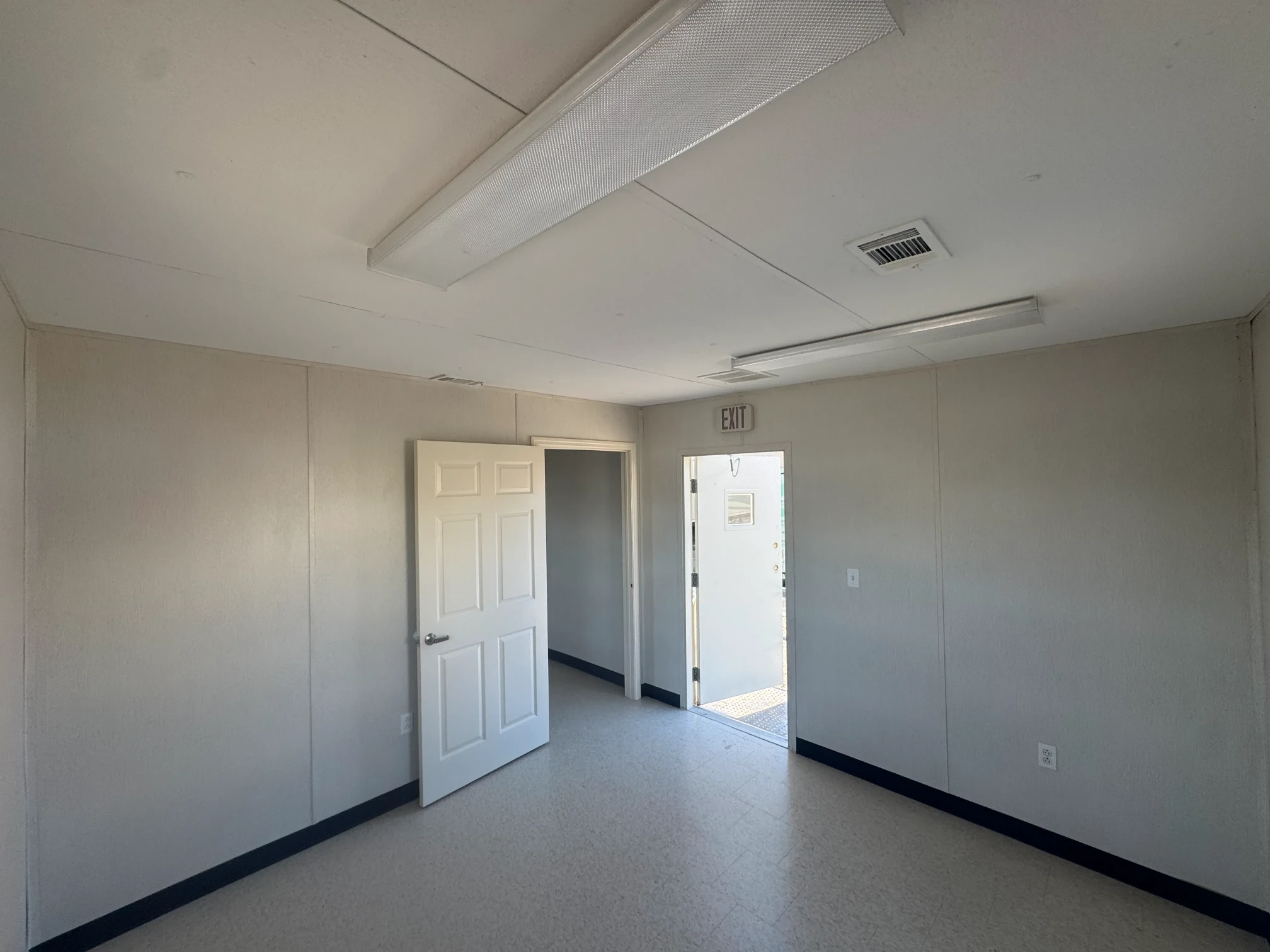 12' x 44' Office image 9