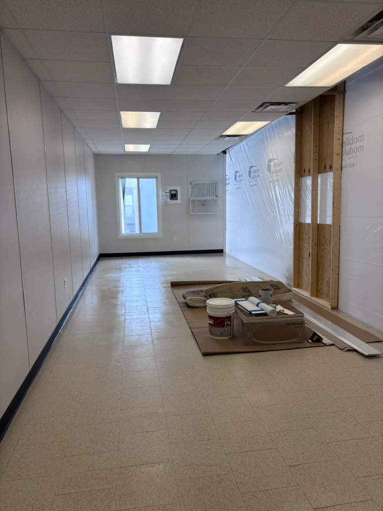 24' x 36' Office image 3