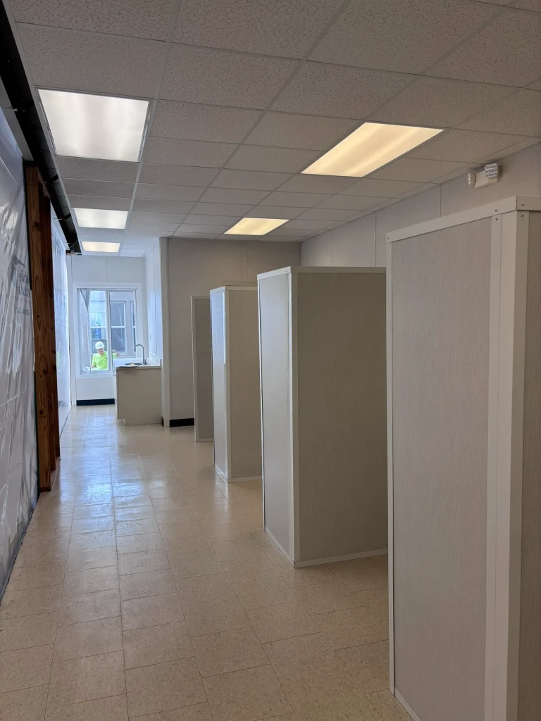 24' x 36' Office image 4