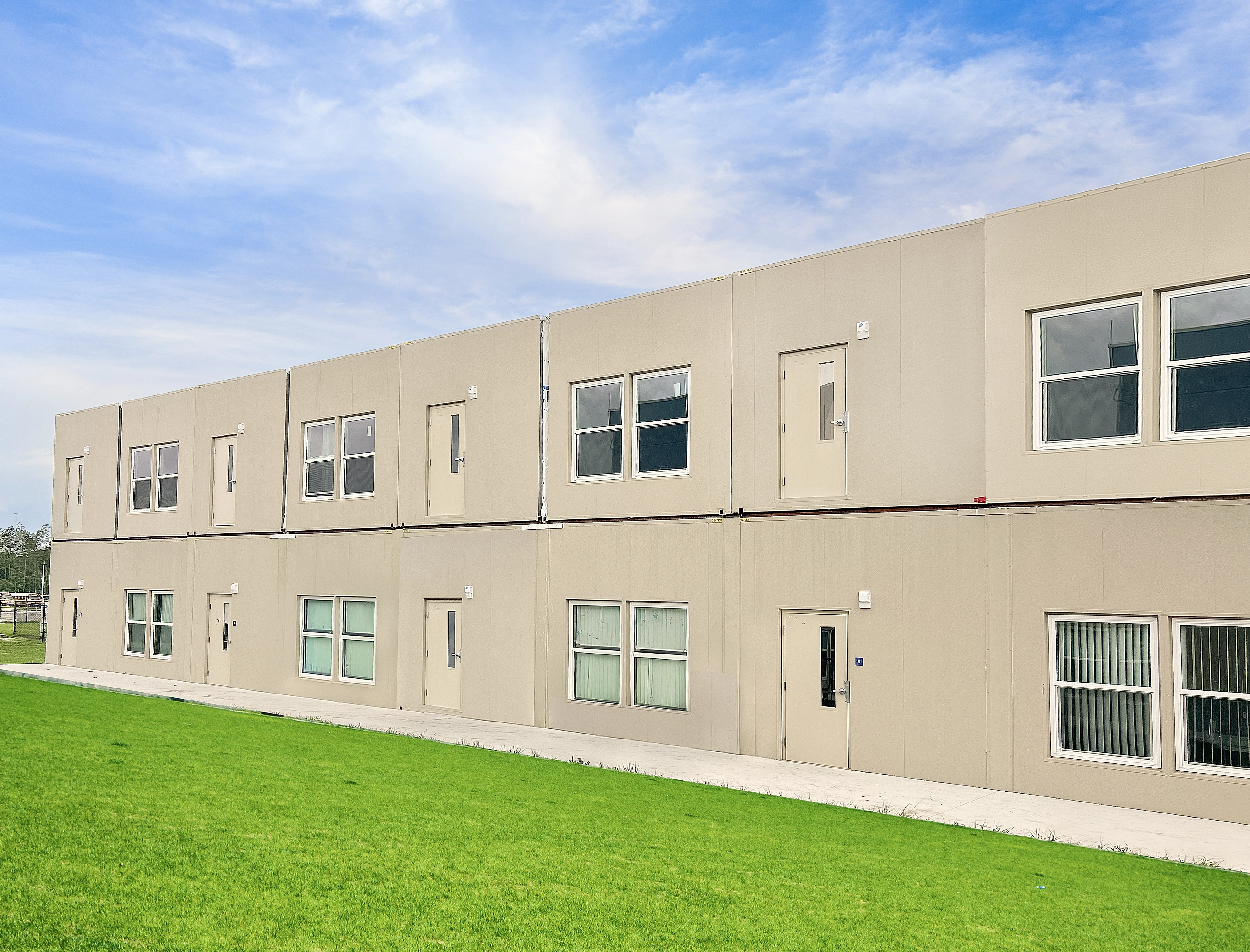 Vertical Modular Expansion Solves Rapid Growth at Beachside High School 2
