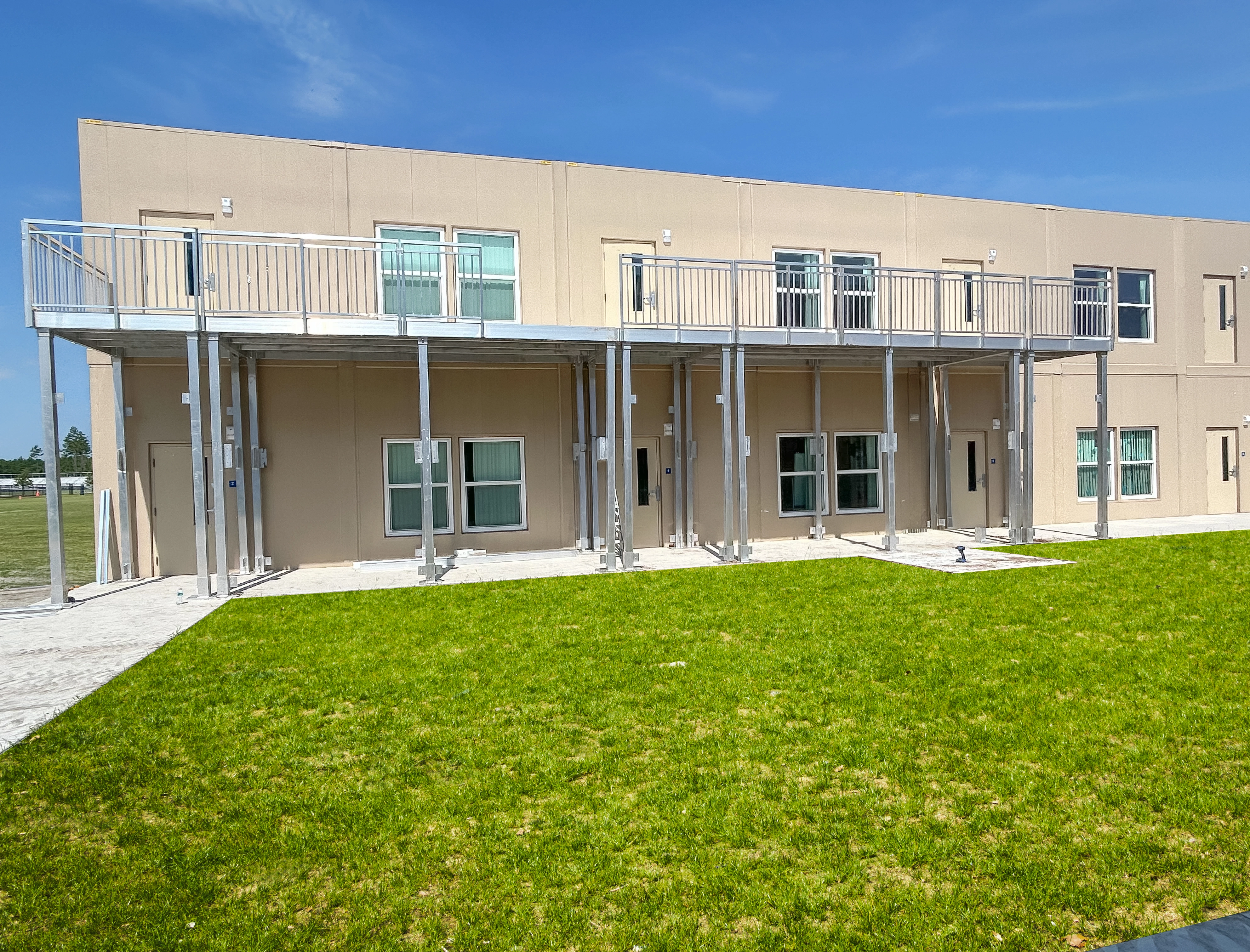 Vertical Modular Expansion Solves Rapid Growth at Beachside High School 3