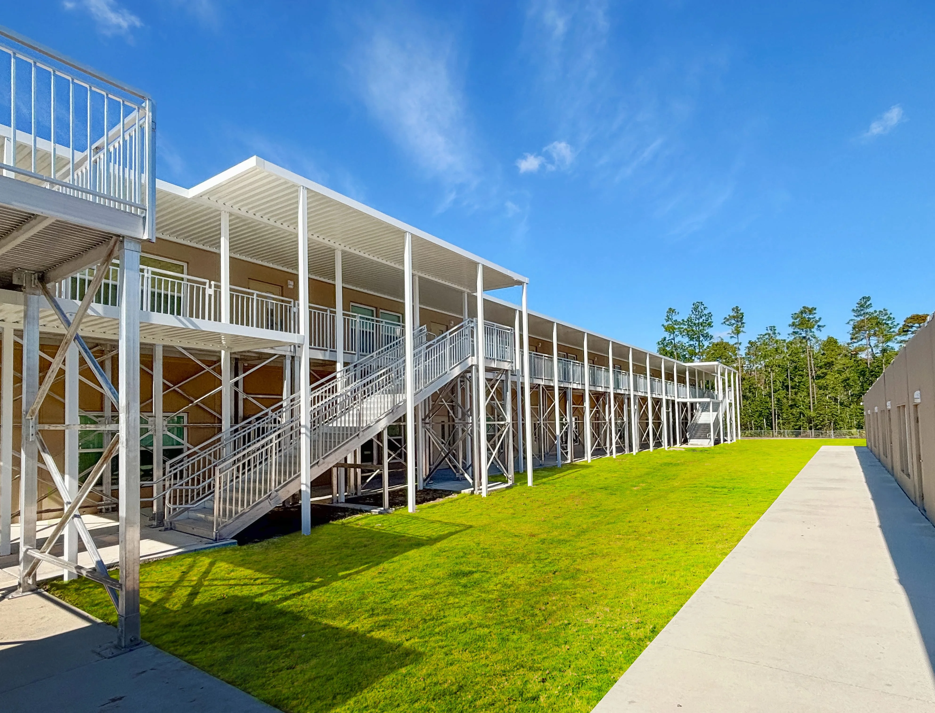 Vertical Modular Expansion Solves Rapid Growth at Beachside High School 4