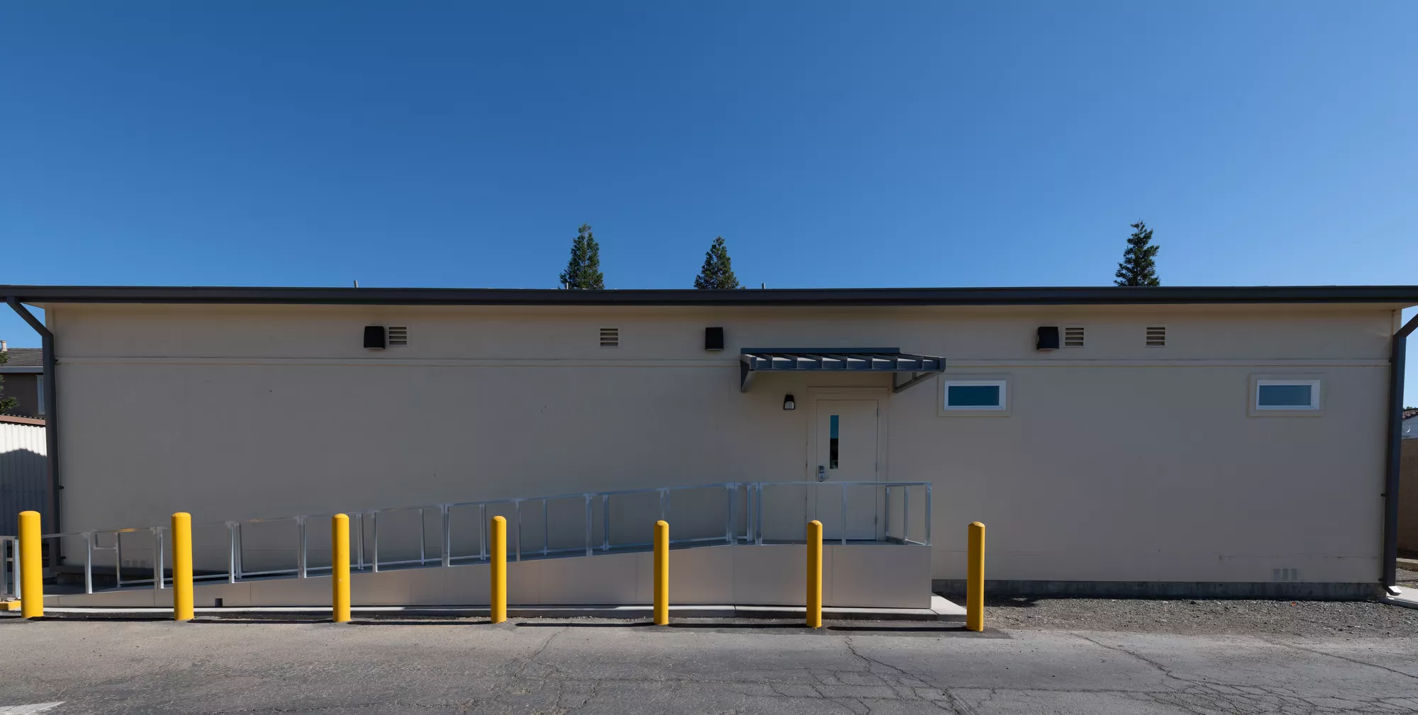 shower facility inside a Woodland California law enforcement modular building