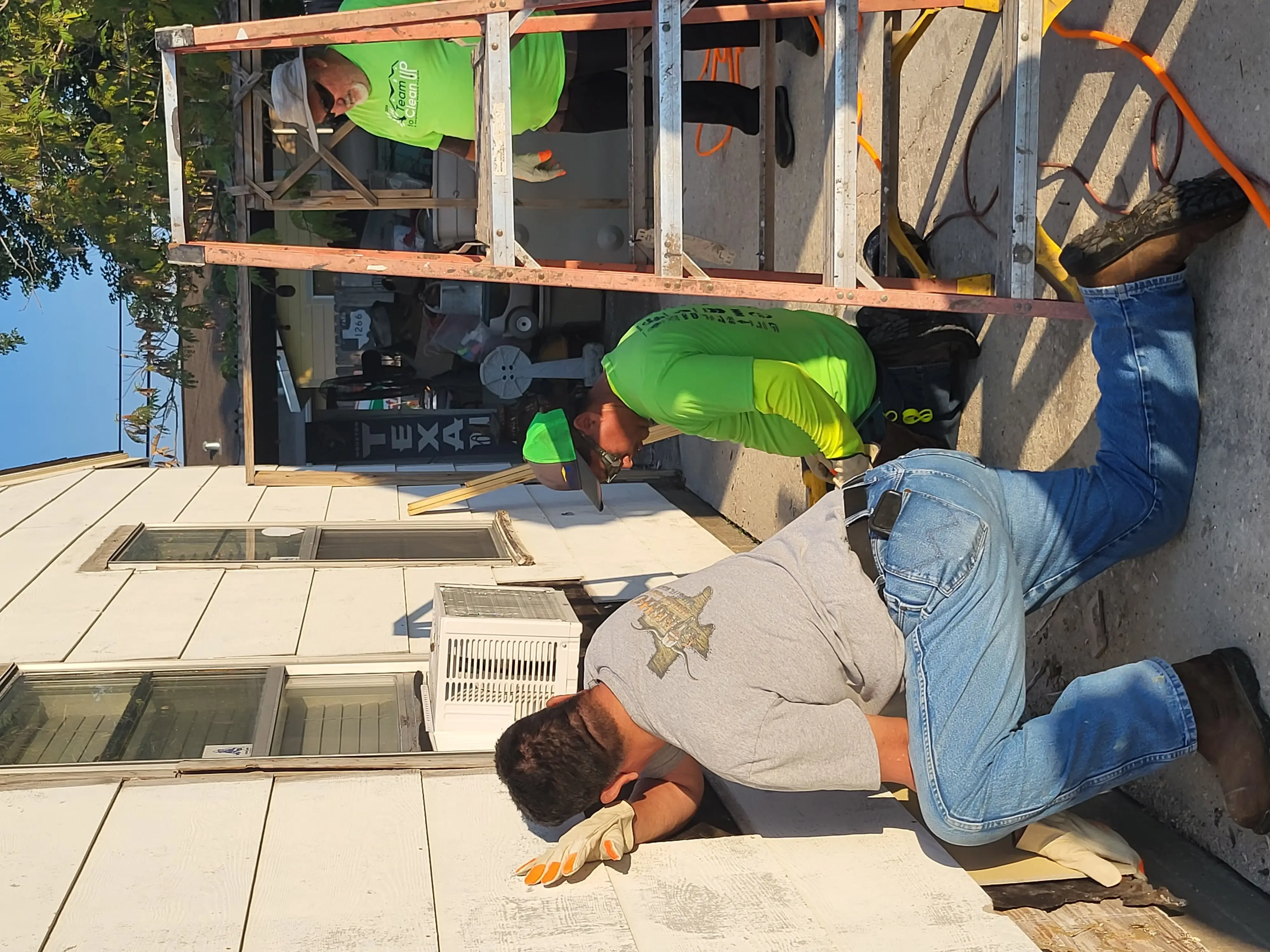 Pasadena Team Up To Clean Up